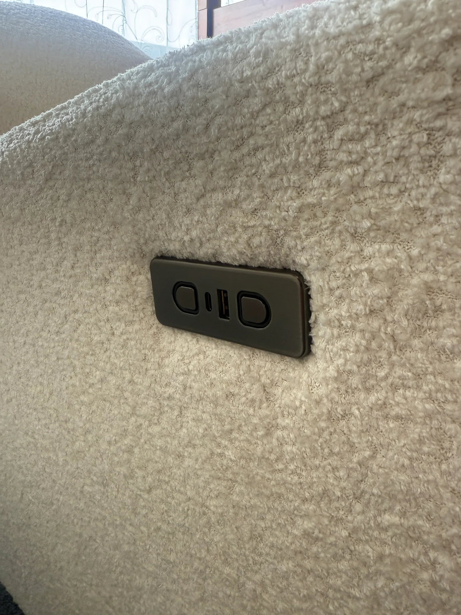 appleseed Bea Power Recliner - Image 3
