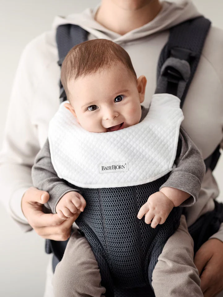 BabyBjörn Bib for Baby Carrier Harmony - Image 2