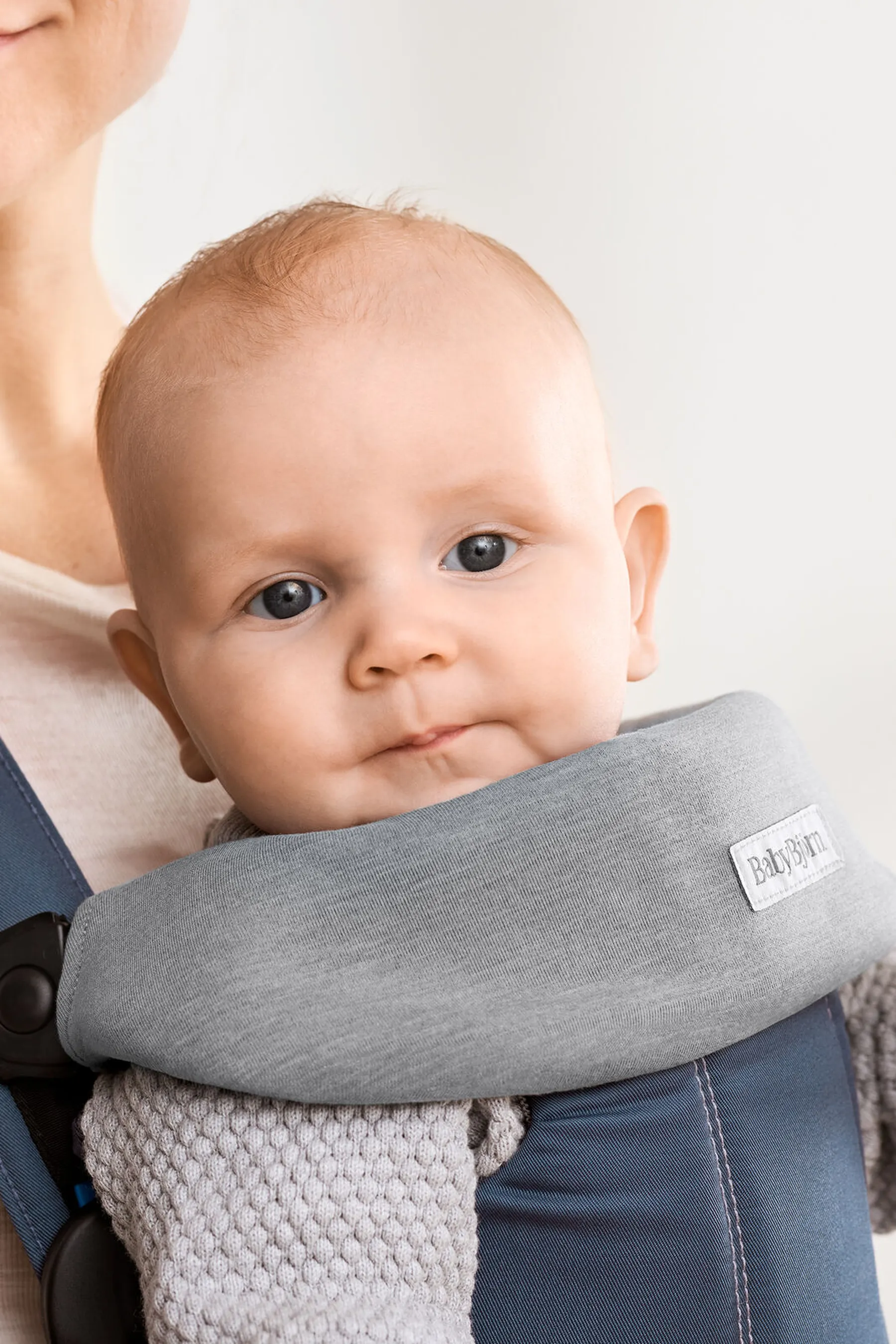 BabyBjorn Bib for Baby Carrier Mini & Free - Image 6