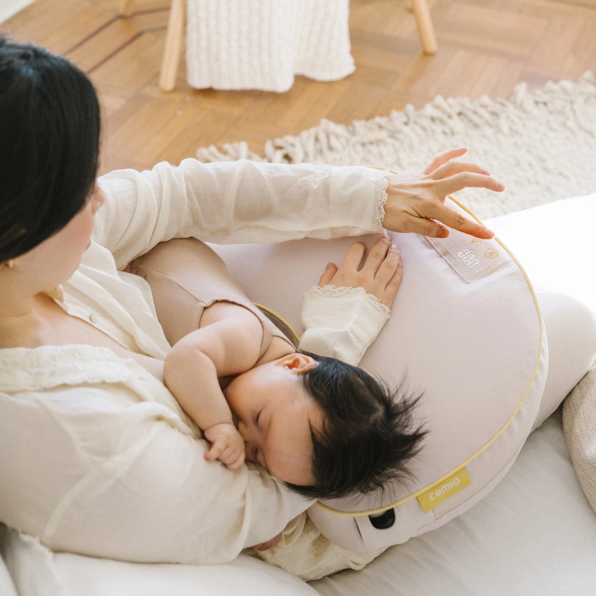 Comia Halo Smart Nursing Pillow - Image 2