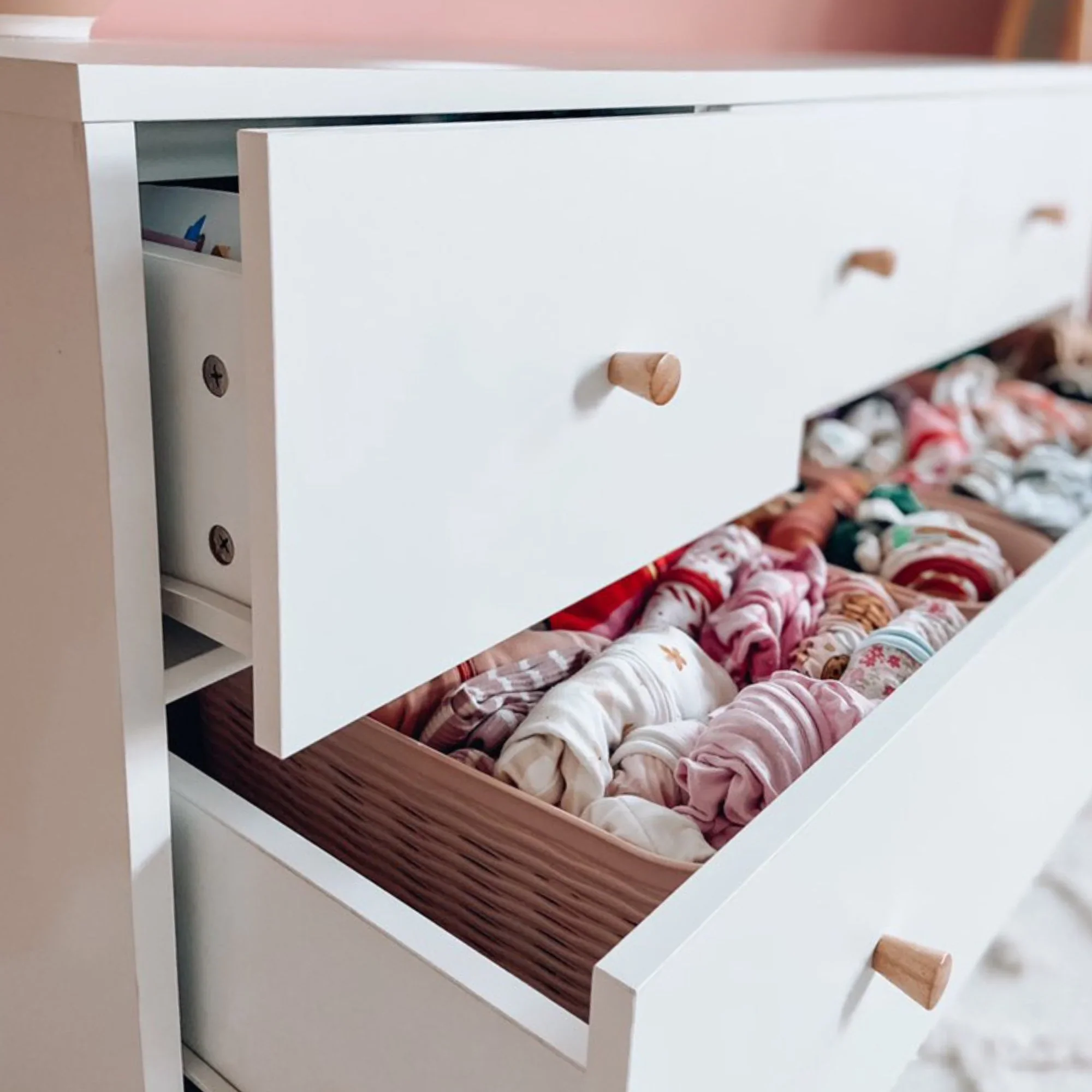 dadada Austin 5-Drawer Dresser - Image 4