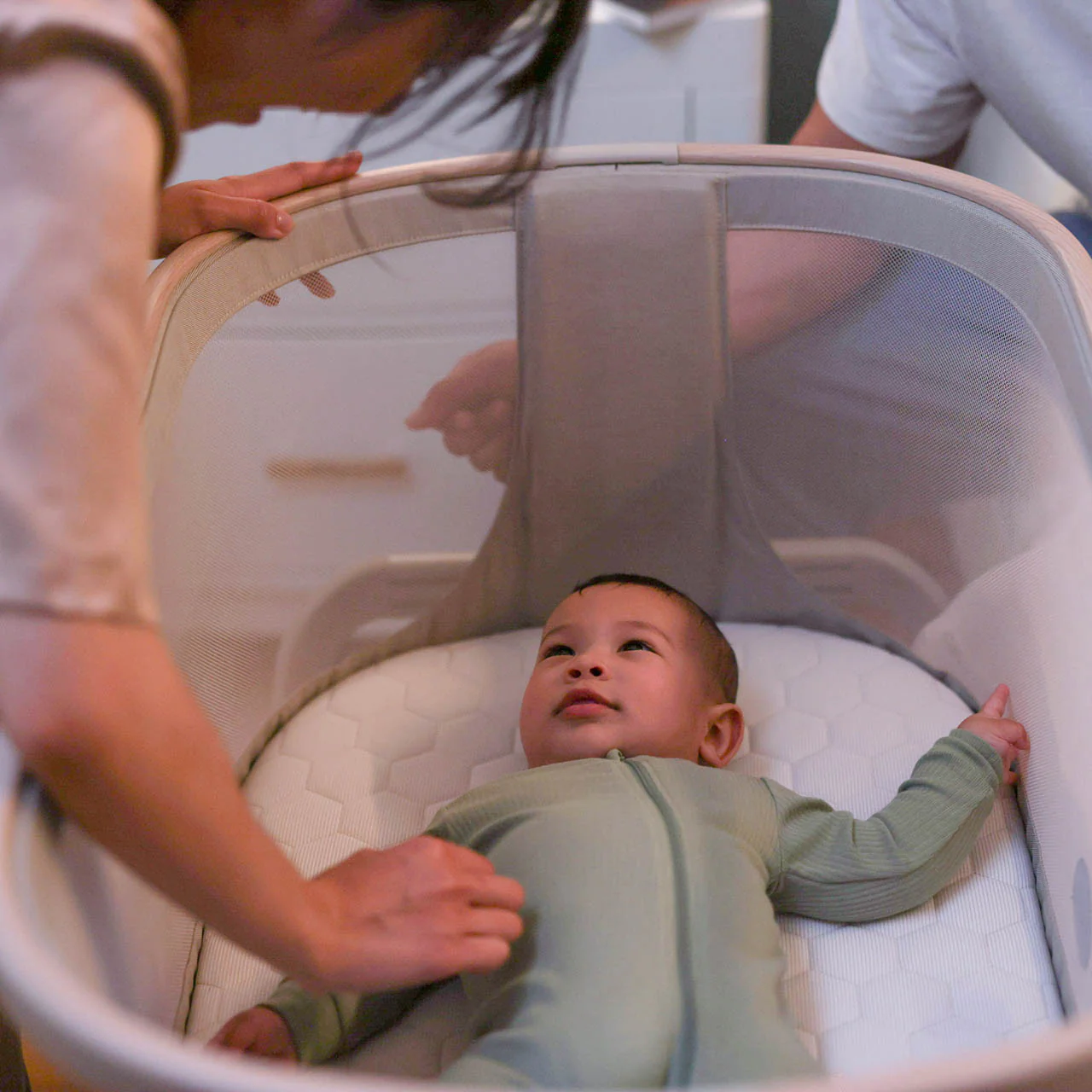Maxi Cosi Lora Bedside Bassinet - Image 2