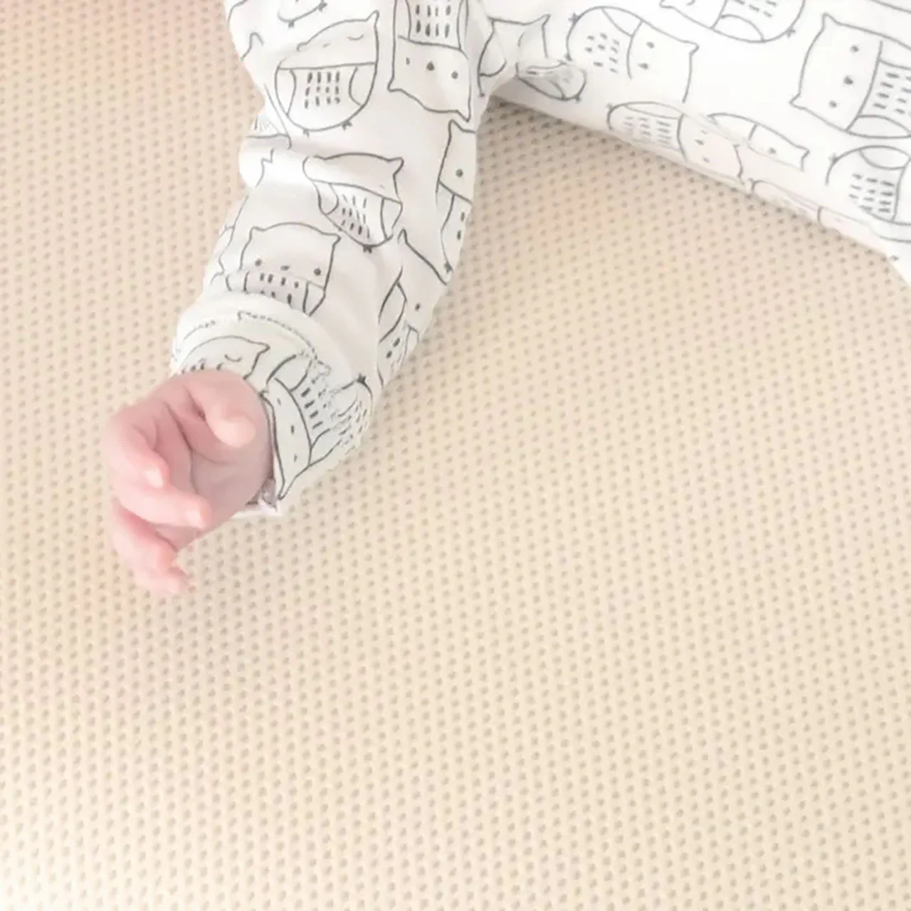 Naturepedic Breathable Bassinet Cover For Halo - Natural - Image 4