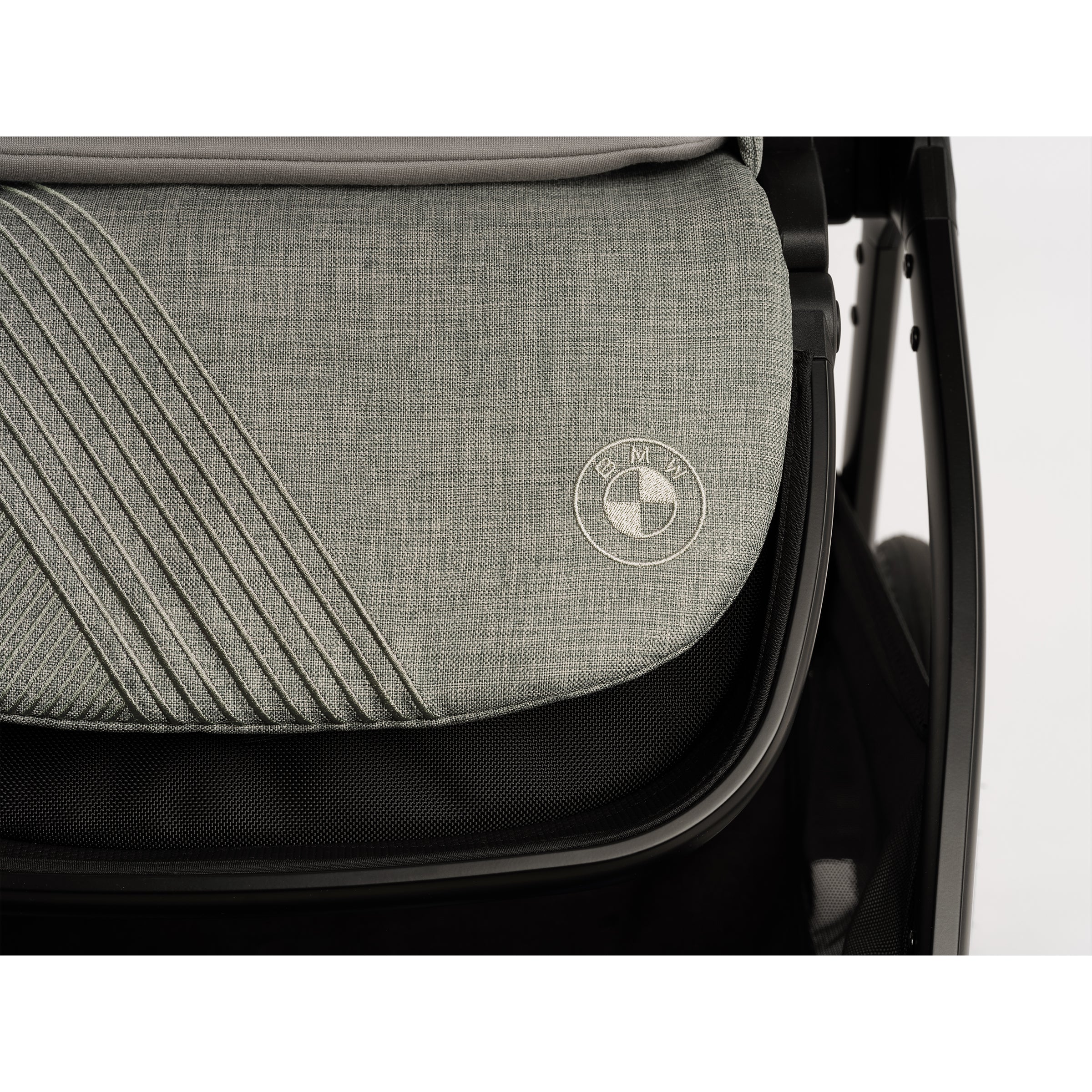 Nuna BMW Collection TRIV Next in Graphene - Image 12