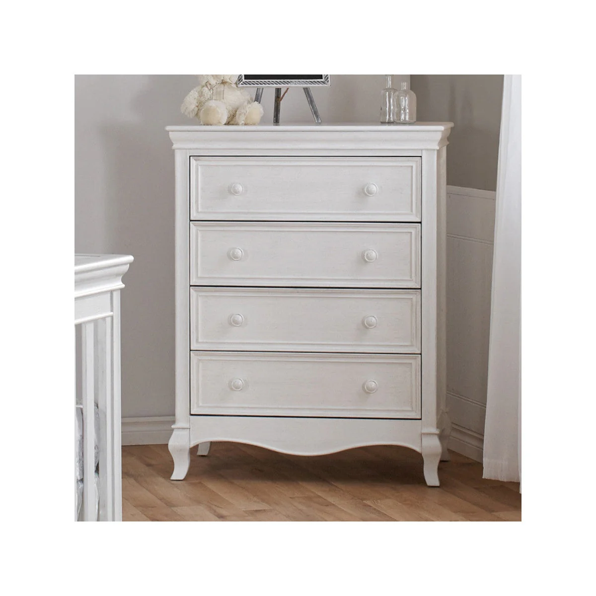 Pali Diamante 4 Drawer Dresser - Vintage White - Image 2
