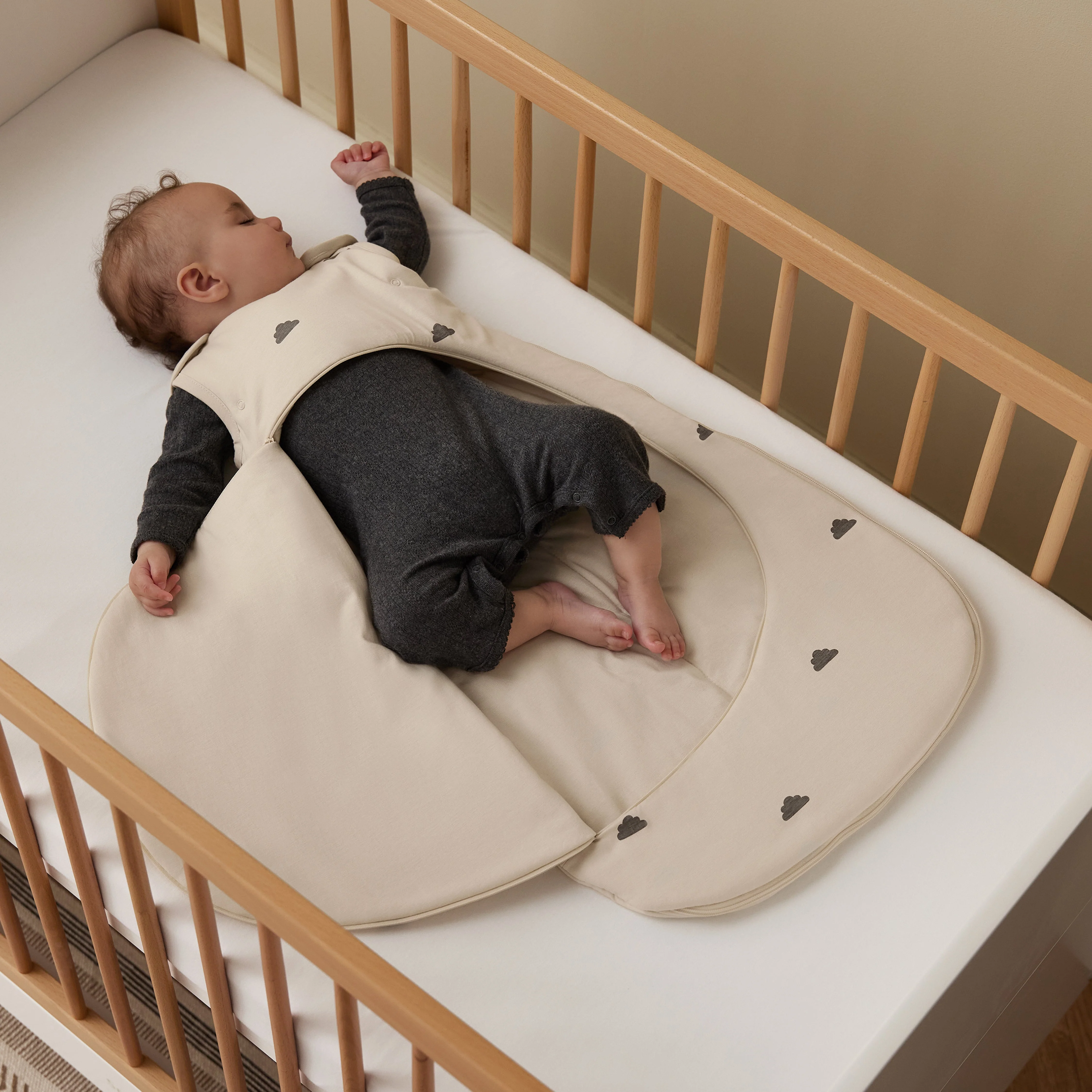 Snuz SnuzPouch Sleeping Bag - Sand Cloud - Image 5