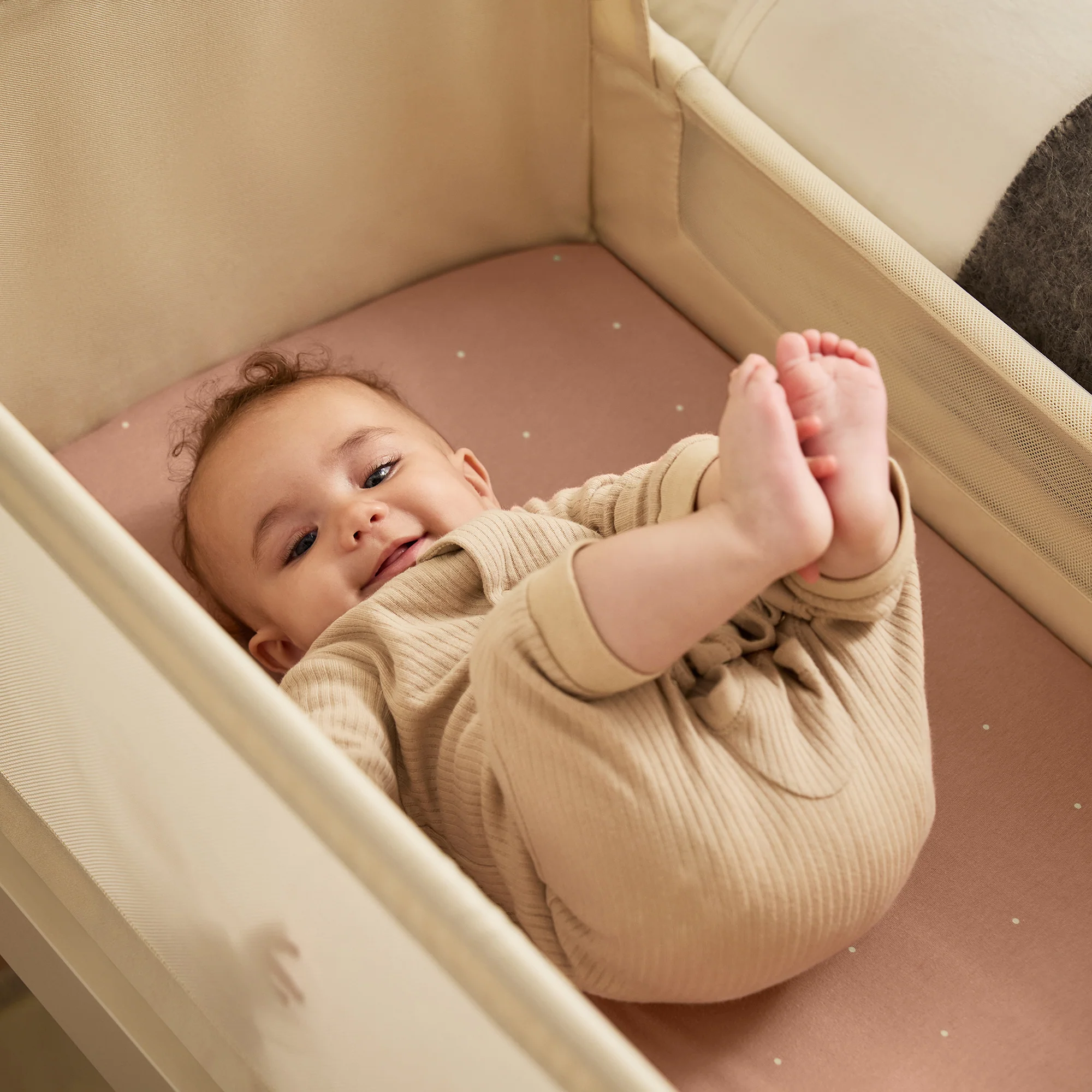 Snuz SnuzPod5 Bedside Bassinet - Cashmere - Image 3