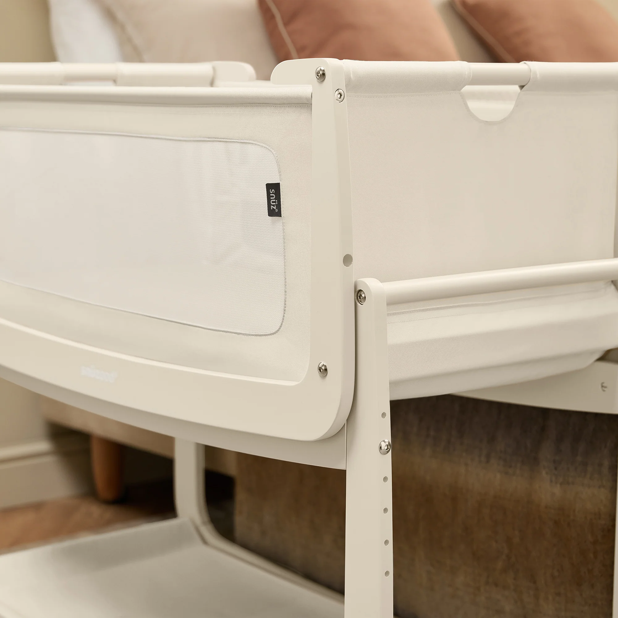 Snuz SnuzPod5 Bedside Bassinet - Cashmere - Image 4