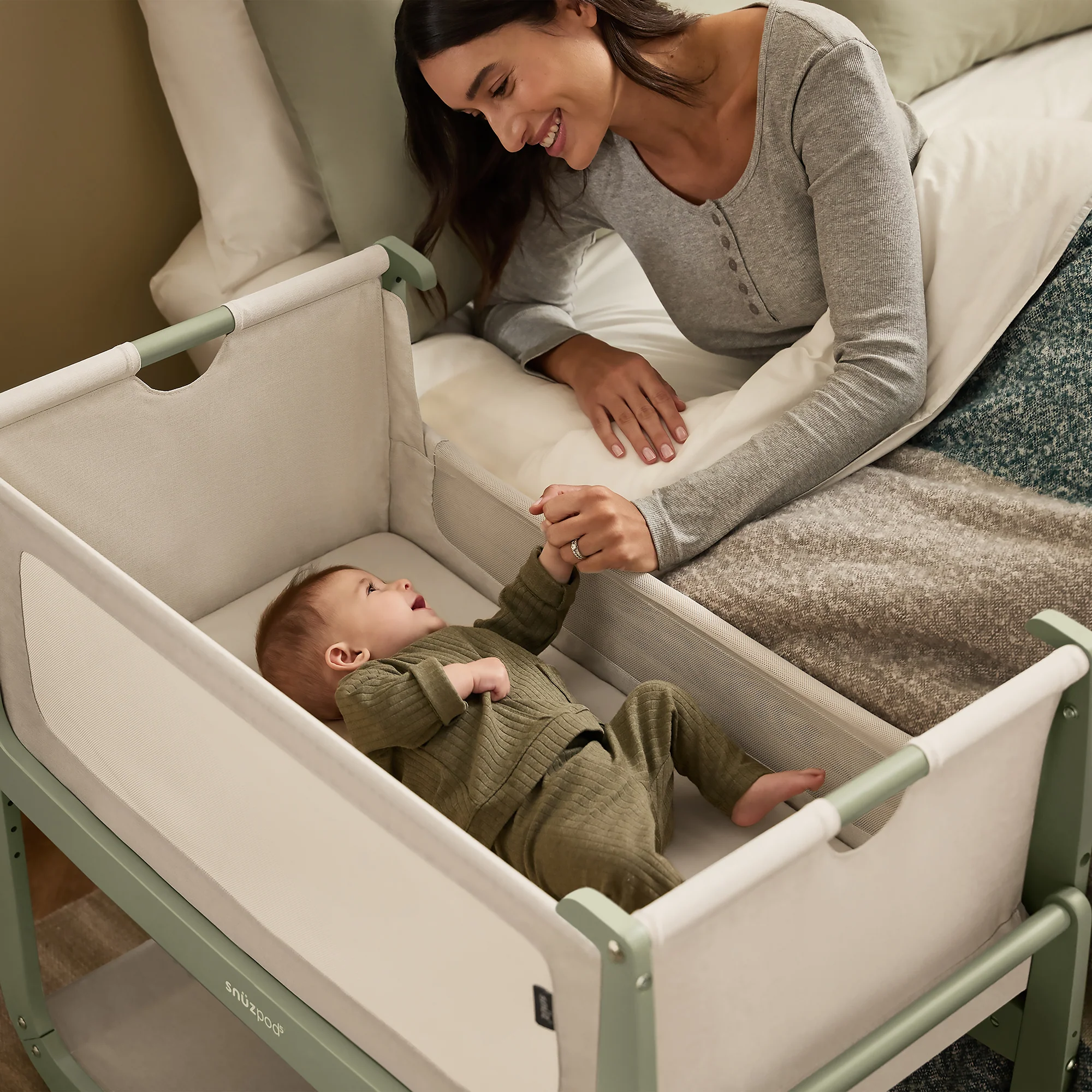 Snuz SnuzPod5 Bedside Bassinet Sage - Image 2