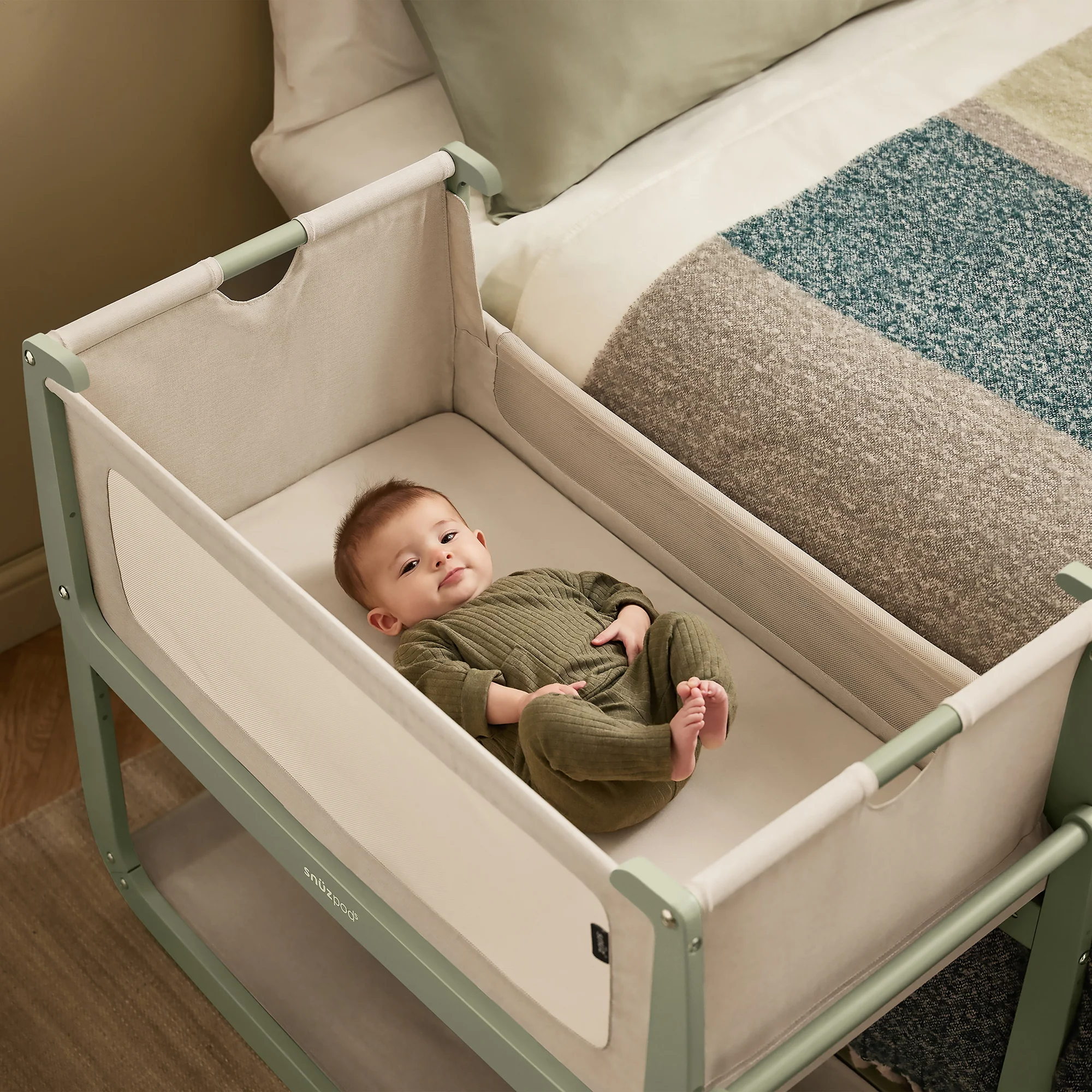 Snuz SnuzPod5 Bedside Bassinet Sage - Image 3