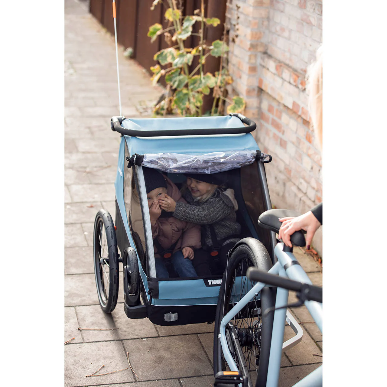 Thule Courier 2-Seat Bike Trailer - Image 4