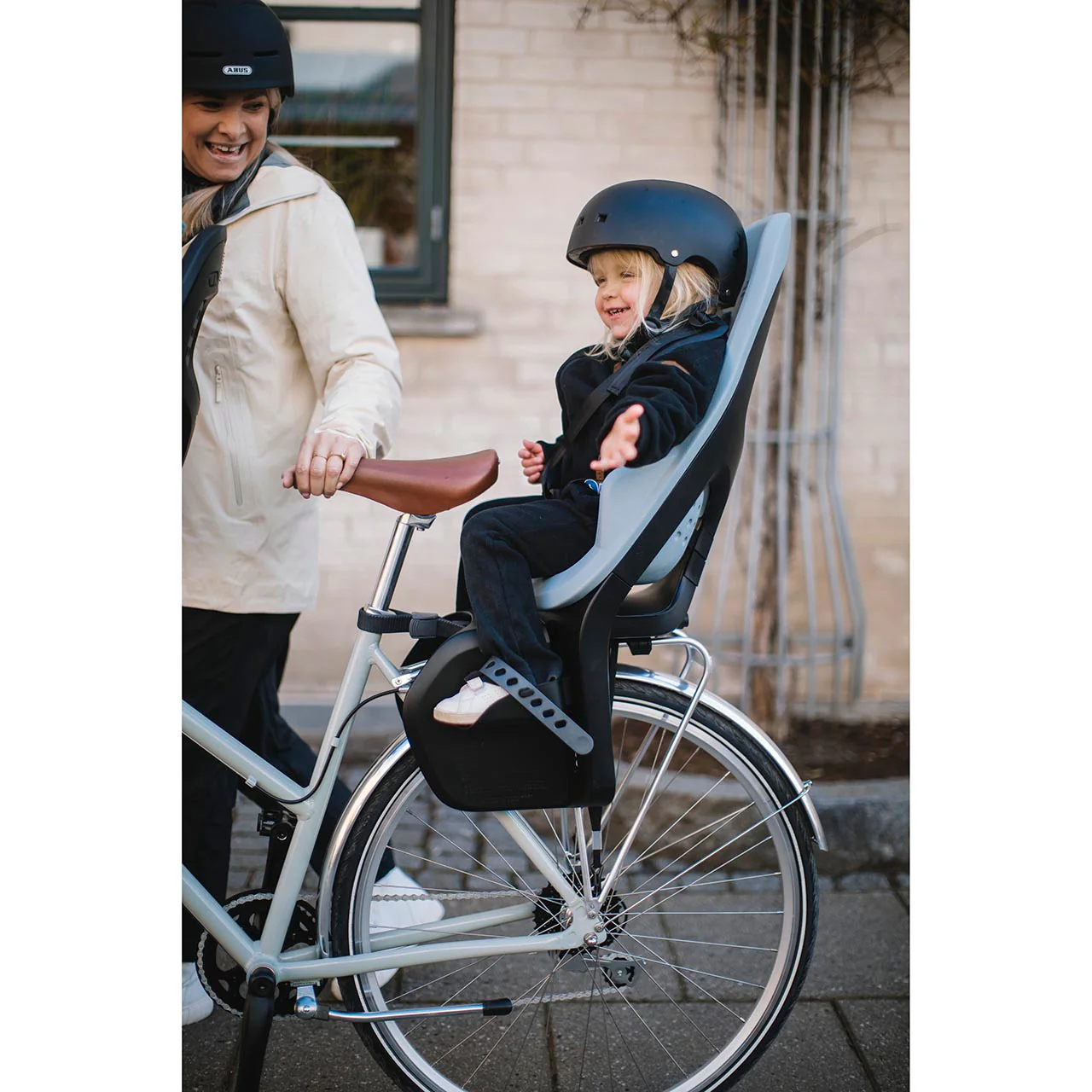 Thule Yepp Maxi 2 Rack Mount Child Bike Seat - Image 3