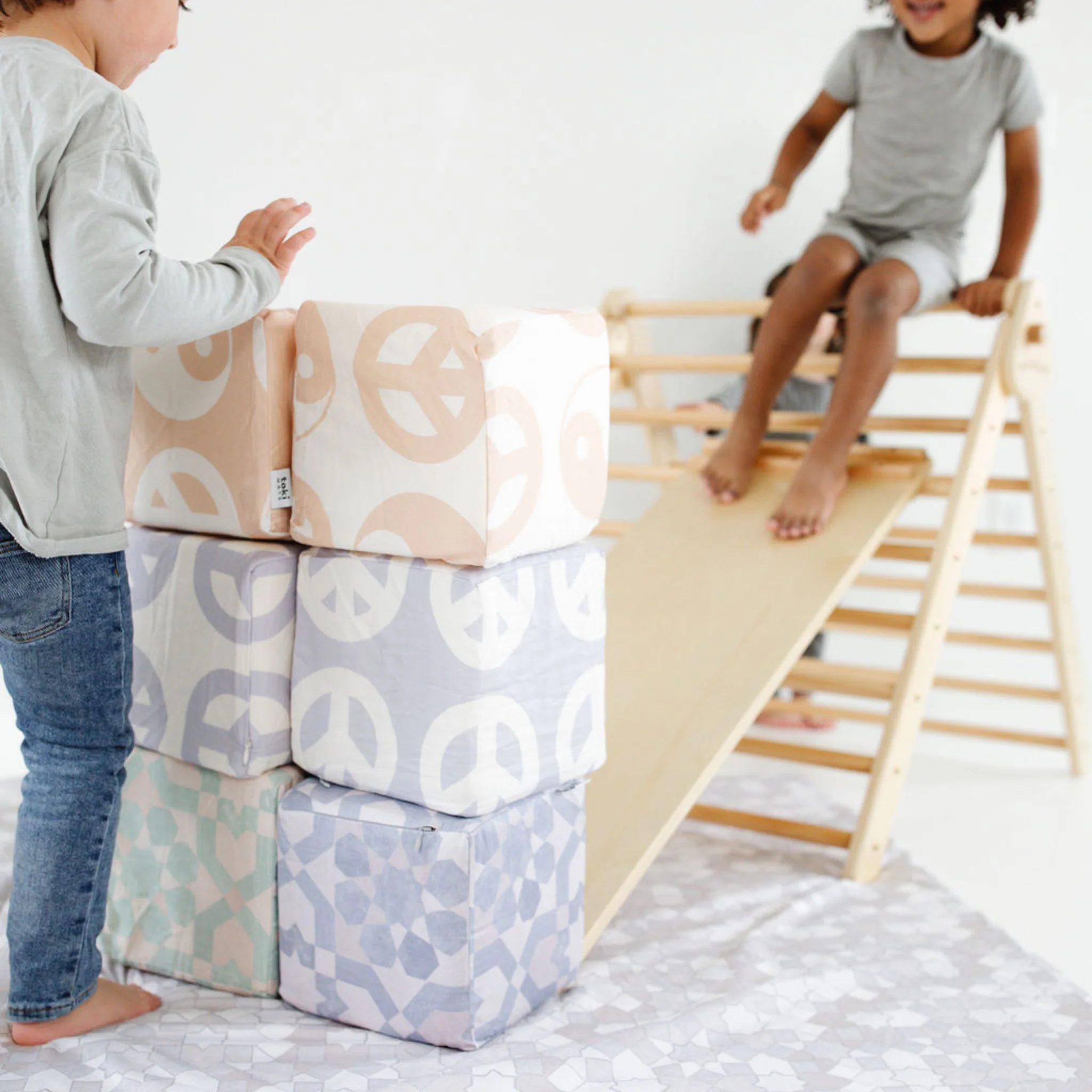 Toki Kids Cream Peace Sign Play Cube - Image 4