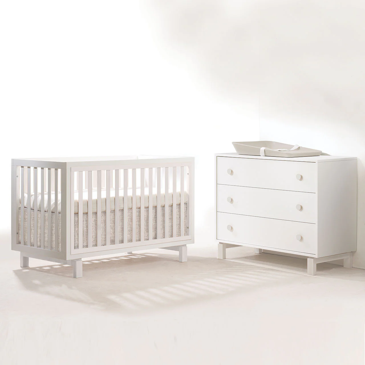 Tulip by Natart Bjorn Classic Crib and 3 Drawer Dresser Set - Image 7